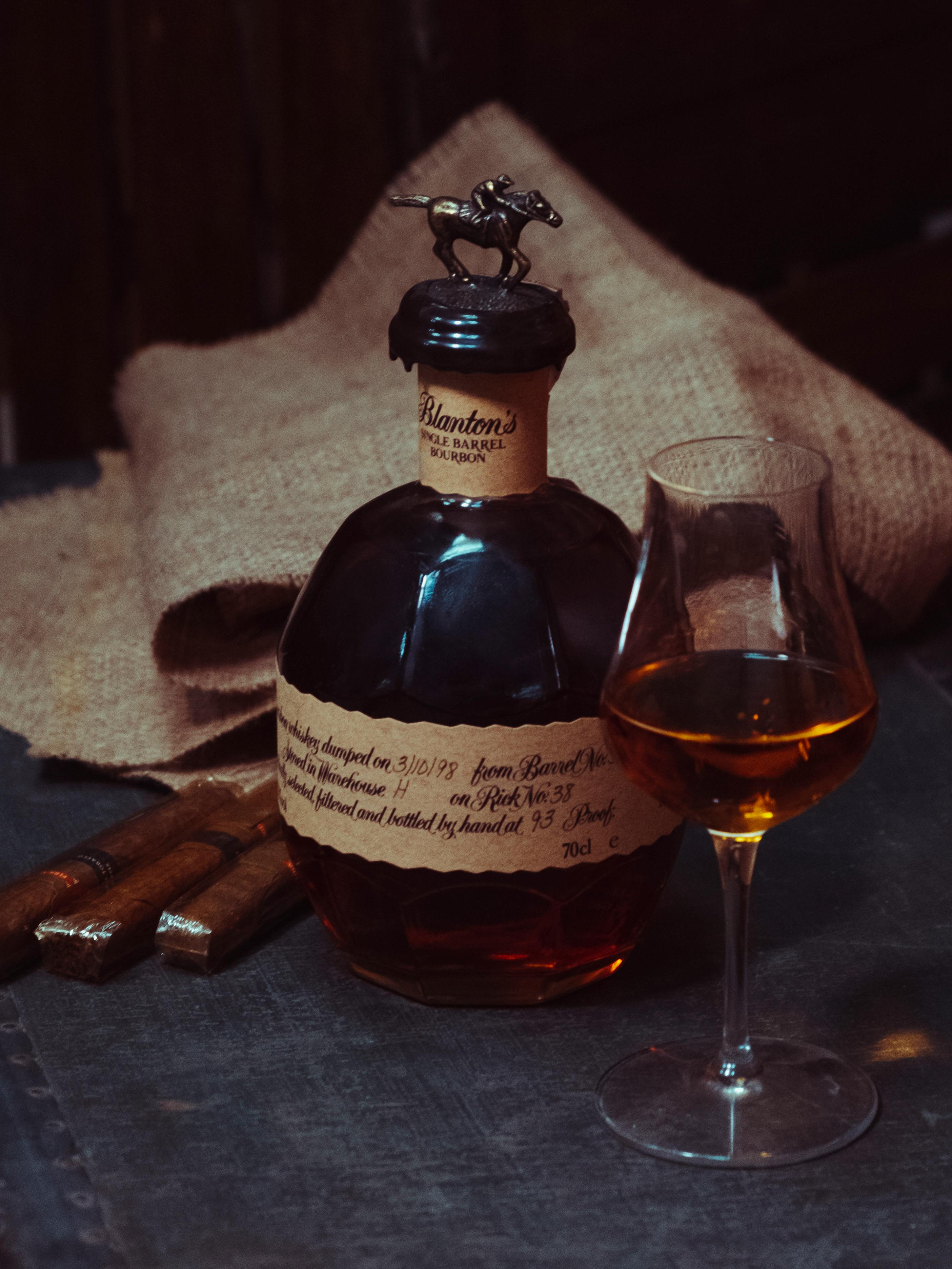 12 YEAR OLD KENTUCKY STRAIGHT BOURBON WHISKEY 750ML 12 YEAR OLD KENTUCKY STRAIGHT BOURBON WHISKEY 750ML